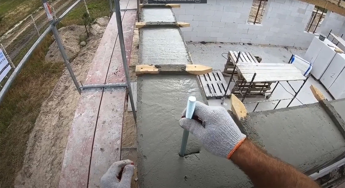 Jak montować kotwy do murłaty w kształcie litery L w betonie – budowa domu 2025