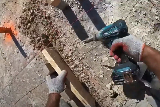 Jak zaszalować ławy fundamentowe deskami na budowie domu w 2025 roku: Praktyczny poradnik