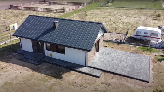 Mały dom dla rodziny 2+2 – funkcjonalność i styl na 70 m²