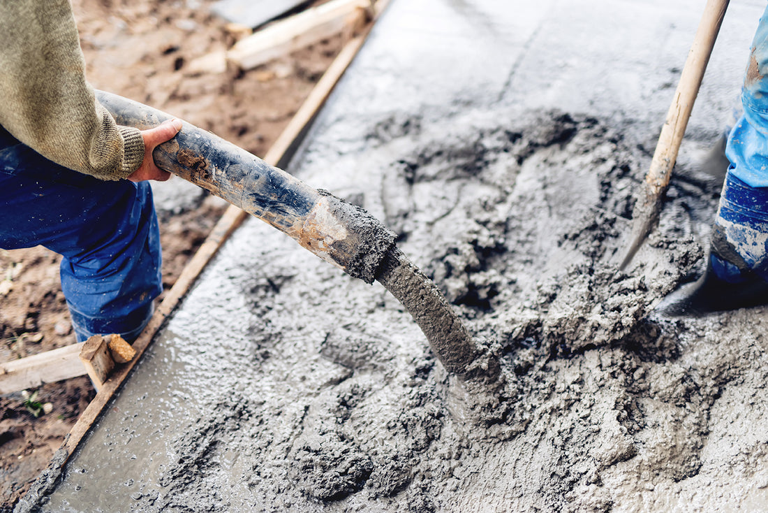 Co to jest suchy beton i jakie ma zastosowanie w ławie fundamentowej w budowie domu w 2025 roku?