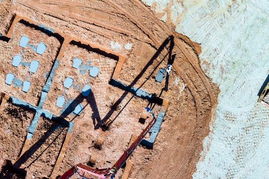 Jak poprawnie wykonać wykop pod fundament na budowę domu w 2025 roku